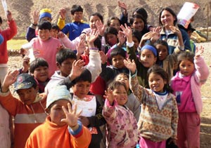 bambini salutano